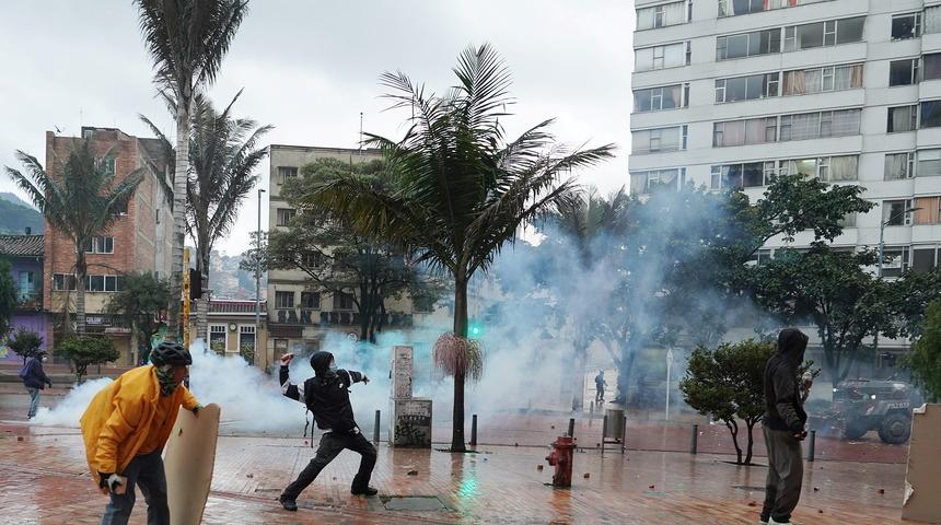 Ülke yangın yeri! Kolombiya'da ölü sayısı artıyor