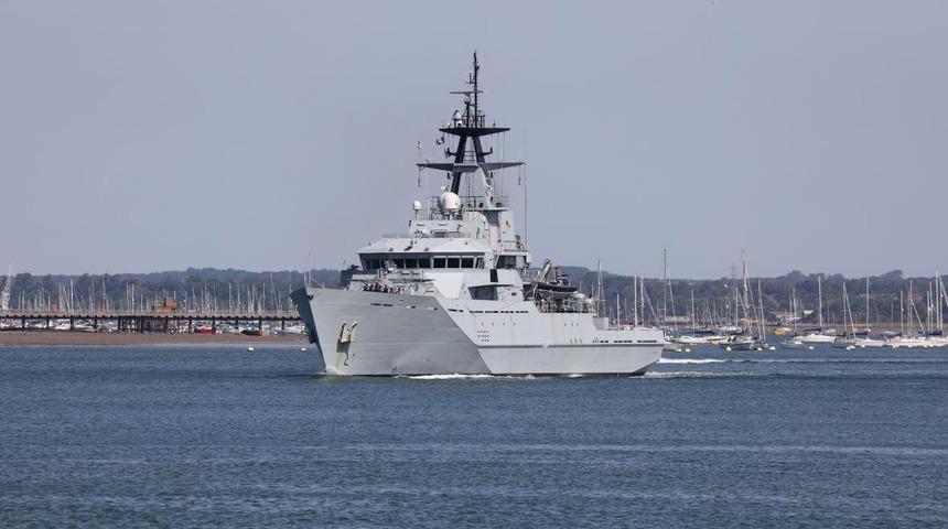 İngiltere, Fransa'yla yaşanan sorun nedeniyle iki donanma gemisi gönderdi