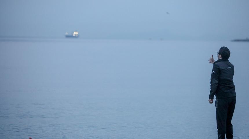 Sabahın ilk ışıklarında kısıtlamayı unutup denize koştular!