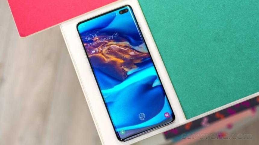 Samsung Galaxy S10+ için yeni bir yazılım güncellemesi yayınlandı