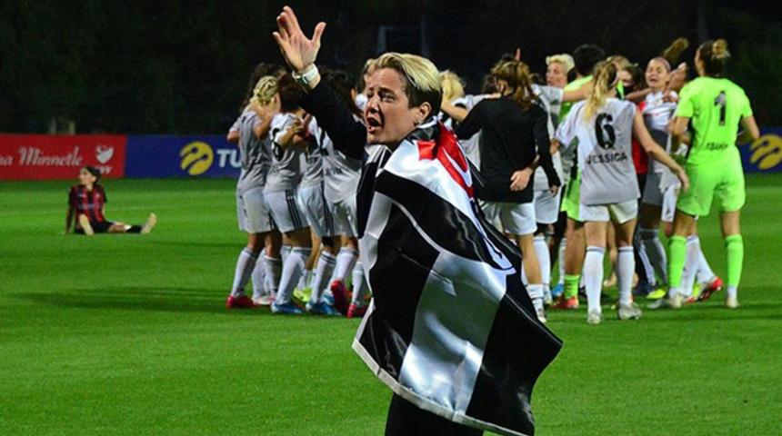  Beşiktaş futbolda 'çifte şampiyonluk' hedefine koşuyor