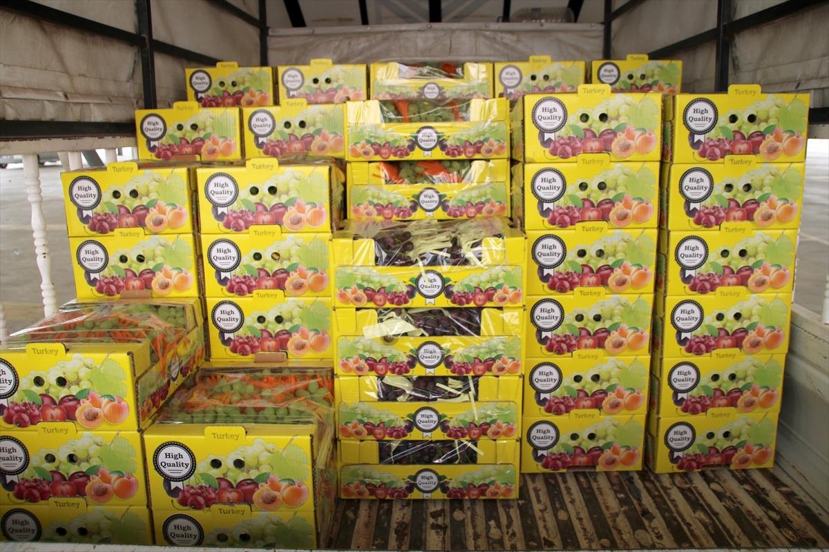 Mersin'de erkenci siyah &uuml;z&uuml;m, fiyatıyla &uuml;reticisini sevindirdi