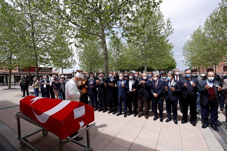 Edebiyatçı Emine Işınsu Öksüz, son yolculuğuna uğurlandı G2