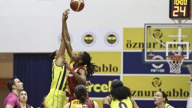 Fenerbahçe, seride Galatasaray karşısında öne geçti