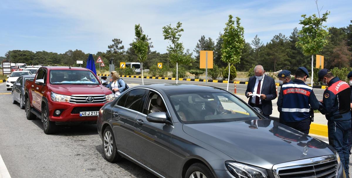 Marmaris Kaymakamı jandarma ile denetim yaptı