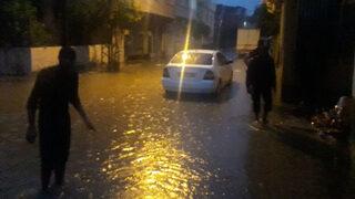 Adana'nın Kozan ilçesini sağanak vurdu: Birçok evi su bastı, araçlar mahsur kaldı