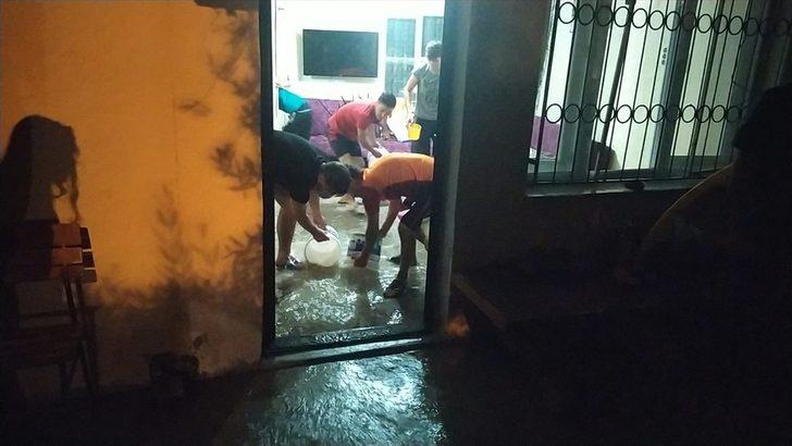 Adana'nın Kozan ilçesinde sağanak etkili oldu G2