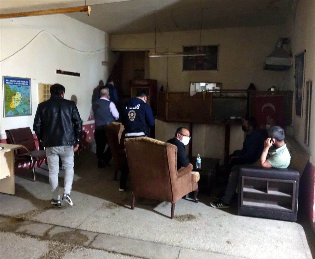 Kırıkkale'de Kovid-19 tedbirlerini ihlal ederek oyun oynayan 17 kişiye 106 bin 250 lira ceza kesildi