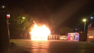 İBB'ye ait halk ekmek büfesi alev alev yandı 