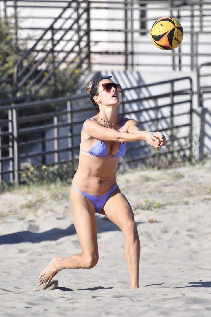 Alessandra Ambrosio'ya hayat hep tatil G4