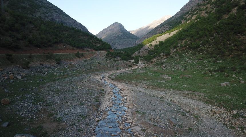 Şırnak’ta yıllardır akan şelaleler yağış azlığı nedeniyle kurudu! Fotoğraf çektirmek isteyenler eli boş döndü