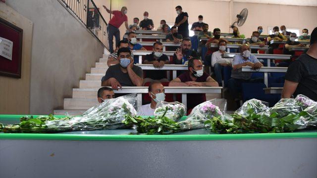 Çukurova'daki çiçek mezatlarında Anneler Günü yoğunluğu