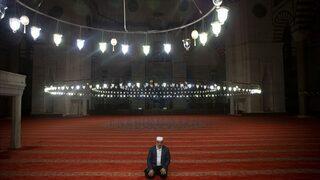 Camilerde teravih kılınacak mı? Kadir Gecesinde camiler açık mı?