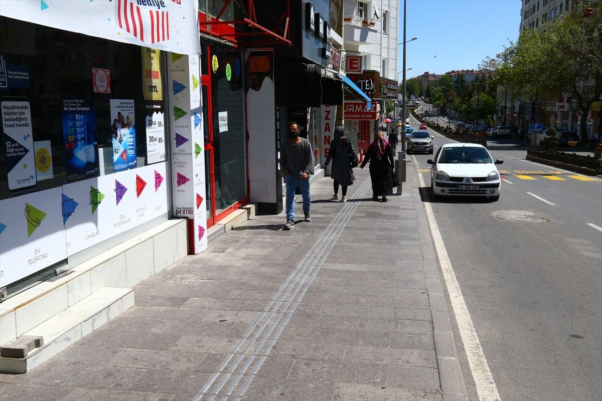 İ&ccedil; Anadolu'da esnaf "tam kapanma" s&uuml;recinde tedbirler &ccedil;er&ccedil;evesinde hizmetini s&uuml;rd&uuml;r&uuml;yor