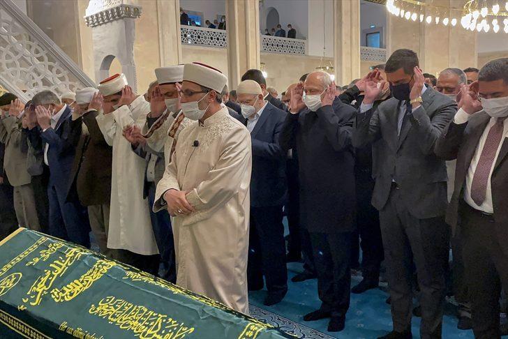 CHP Genel Başkanı Kılıçdaroğlu, eski Devlet Bakanı Erhan'ın Ağrı'daki cenaze törenine katıldı G1