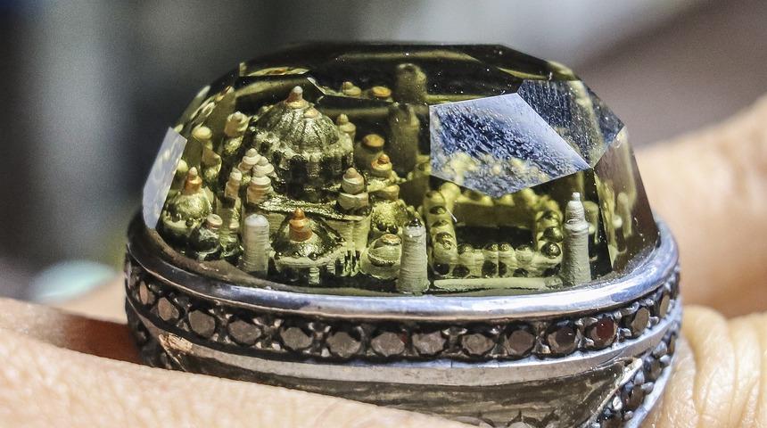 4 bin metrekareye kurulu Süleymaniye Camii’ni yüzüğe sığdırdı! Görenleri şaşkına çevirdi