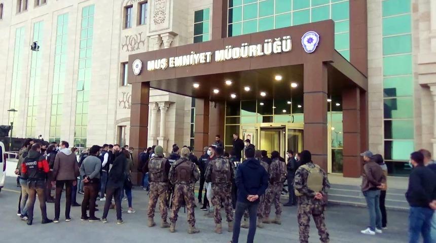 Narkotik müdürü polisleri operasyona 'Ha uyuşturucu satıcısı, ha terör şüphelisi' diye uğurladı