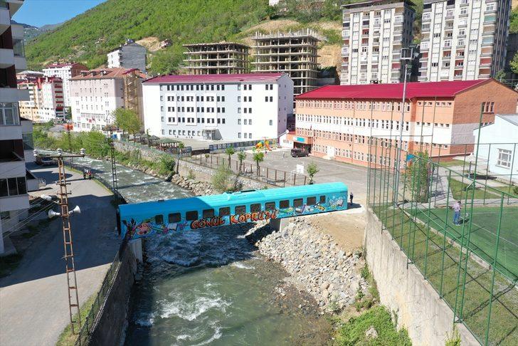 Eski tren vagonundan yapılan köprü Maçka Deresi üzerine yerleştirildi G1