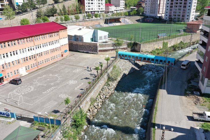 Eski tren vagonundan yapılan köprü Maçka Deresi üzerine yerleştirildi G2