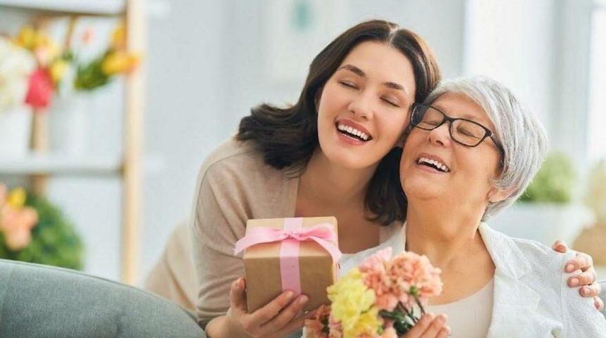 Annesi olmayanlar için anneler günü mesajları neler? Annesi vefat edenler için anneler günü mesajları...