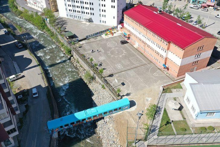 Eski tren vagonundan yapılan köprü Maçka Deresi üzerine yerleştirildi G3