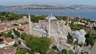 Ayasofya Camii’ne 87 yıl sonra ilk mahya asıldı