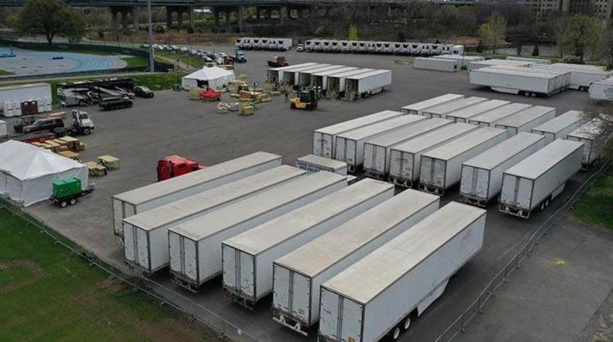 New York'ta 750 kişinin cesedinin soğutucu kamyonlarda bekletildiği ortaya çıktı