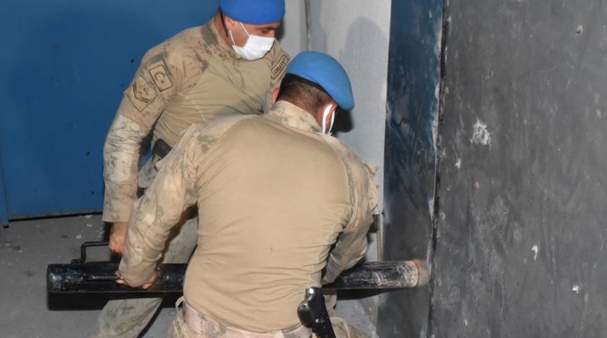 İzmir'de peş peşe kumarhane operasyonu! HES koduyla almışlar