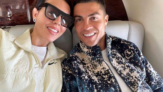 Cristiano Ronaldo ve Georgina Rodriguez'in uçaktan paylaştıkları yatak pozu olay oldu