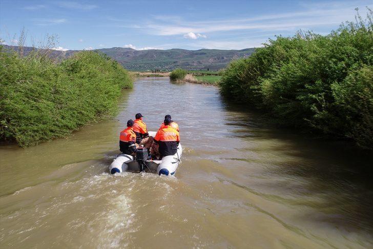 Van Gölü'nden üremek için tatlı sulara göç eden inci kefali hem havadan hem karadan korunuyor G5