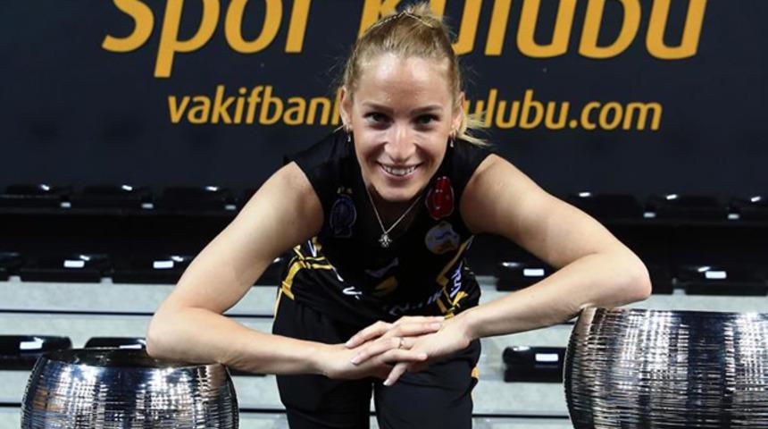Gizem Örge Fenerbahçe Opet'te