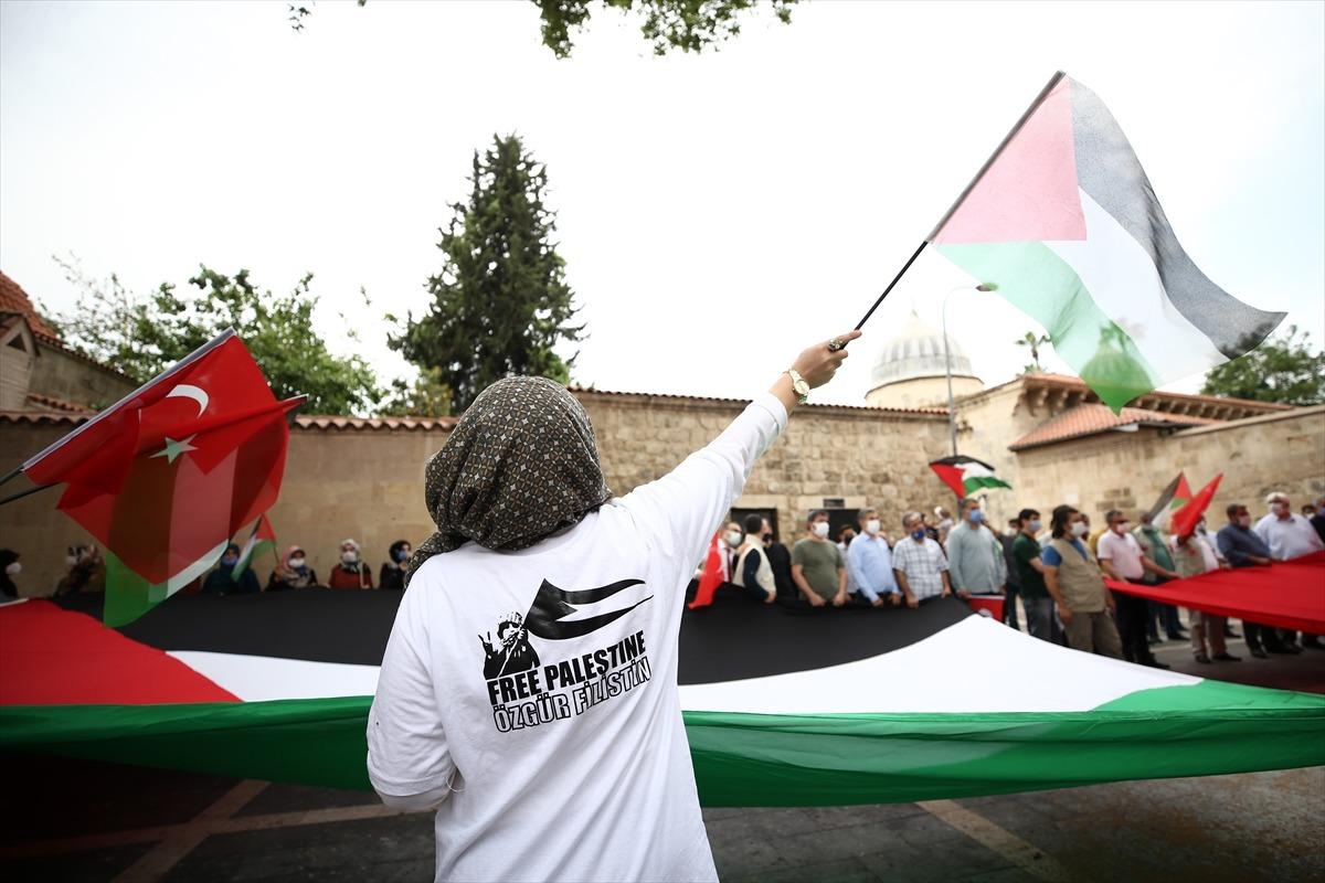 İsrail polisinin Mescid-i Aksa'da cemaate saldırması Adana'da protesto edildi