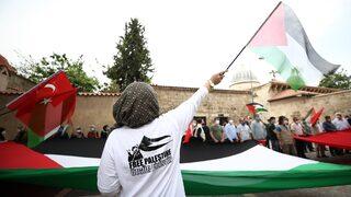 İsrail polisinin Mescid-i Aksa'da cemaate saldırması Adana'da protesto edildi