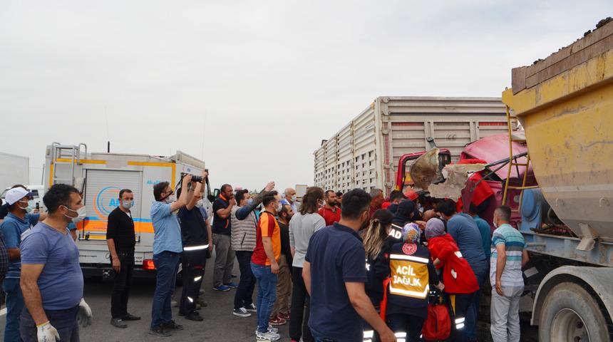 Yaptıkları 'pes' dedirtti: Sosyal mesafeyi hiçe sayıp, kazayı görüntülediler