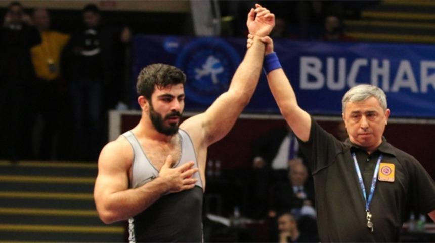 Milli güreşçi Fatih Cengiz, Tokyo Olimpiyatları Dünya Elemeleri'nde yarı finale yükseldi