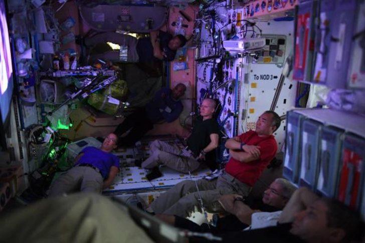 ISS’e gönderilen Fransız astronot boş zamanlarında ne yaptıklarını gösteren fotoğraf paylaştı