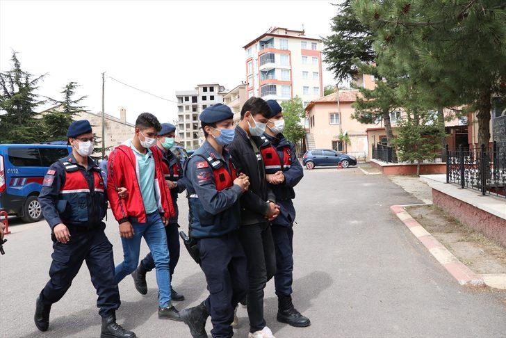 GÜNCELLEME - Niğde'de uyuşturucu operasyonunda yakalanan 6 zanlıdan 4'ü tutuklandı G1