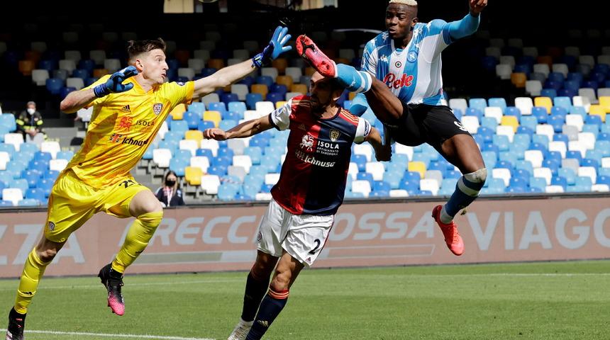 Napoli deplasmanda rahat kazandı