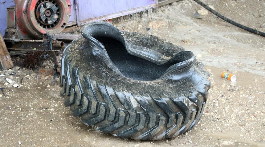 Uşak'ta jant tamiri sırasında lastiğin patlaması sonucu tamirci öldü