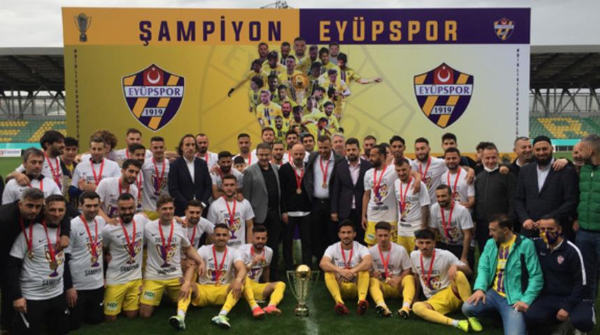 TFF 1. Lig'e yükselen Eyüpspor kupasını aldı