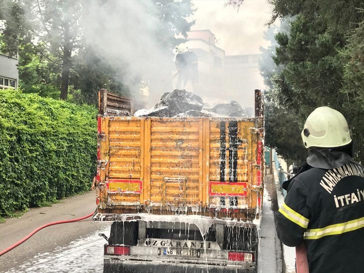 Kahramanmaraş'ta park halindeki tırın dorsesinde çıkan yangın söndürüldü G3