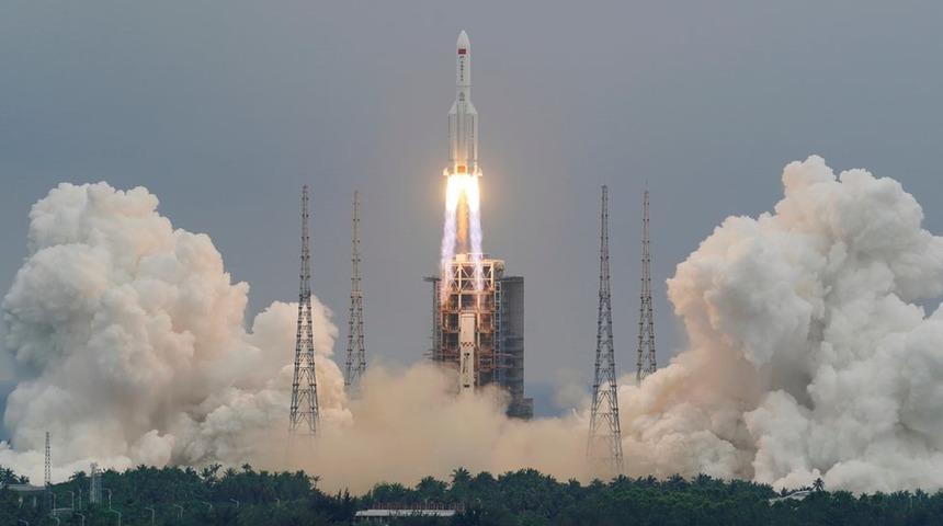 &Ccedil;in'in kontrolden &ccedil;ıkan roketinin enkazı Hint Okyanusu'na d&uuml;şt&uuml;