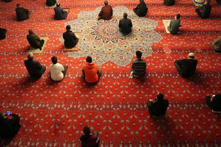 Samsun'da hayata geçirilen program kapsamında okunan "1071 Hatim"in duası Kadir Gecesi'nde yapıldı G1