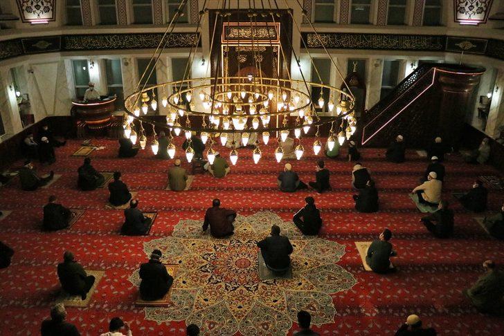 Samsun'da hayata geçirilen program kapsamında okunan "1071 Hatim"in duası Kadir Gecesi'nde yapıldı G2