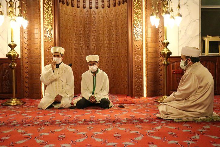 Samsun'da hayata geçirilen program kapsamında okunan "1071 Hatim"in duası Kadir Gecesi'nde yapıldı G3