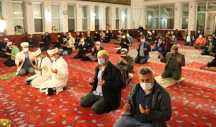 Samsun'da hayata geçirilen program kapsamında okunan "1071 Hatim"in duası Kadir Gecesi'nde yapıldı G4