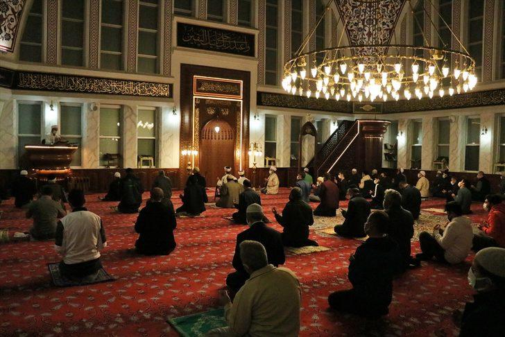 Samsun'da hayata geçirilen program kapsamında okunan "1071 Hatim"in duası Kadir Gecesi'nde yapıldı G5