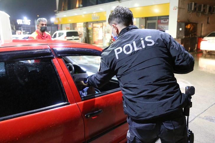 Bolu'da polis ekipleri "tam kapanma" kapsamında akaryakıt istasyonlarında denetim yaptı G2