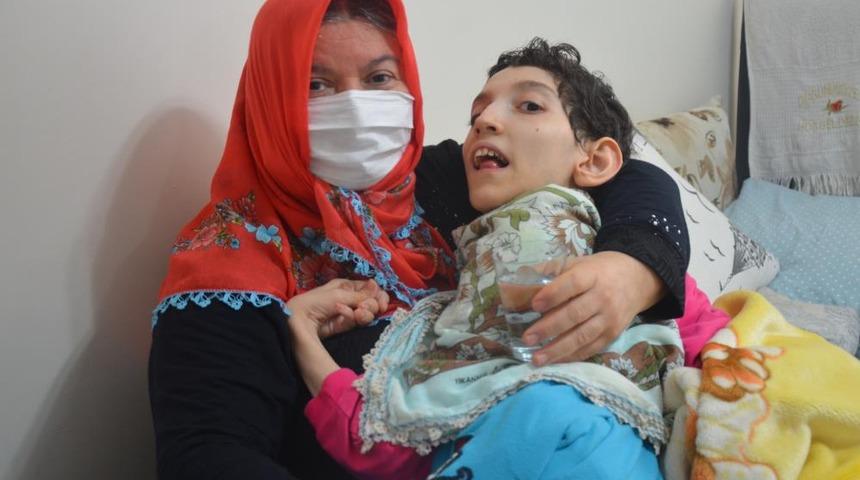 19 yıldır kızının 'anne' demesini bekliyor: Onu bir bebek gibi seviyorum