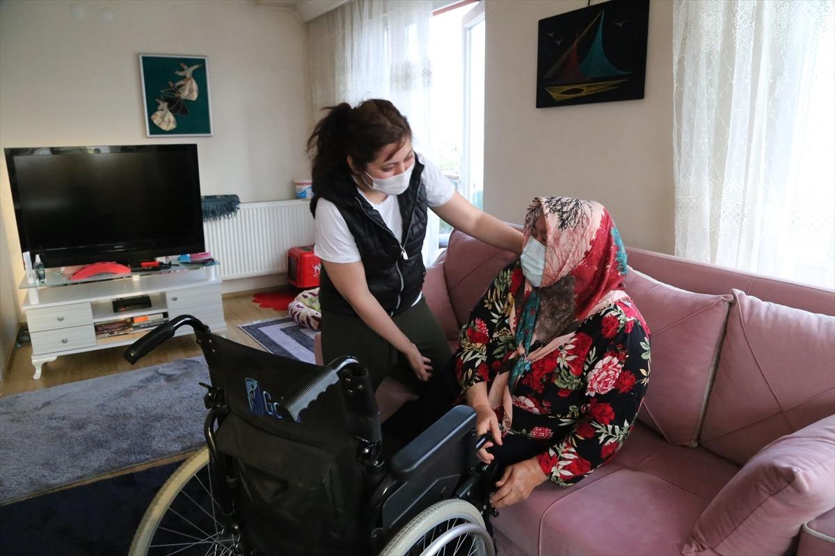 Bedensel engelli anne, kızını tek başına b&uuml;y&uuml;t&uuml;p evlendirmenin mutluluğunu yaşıyor